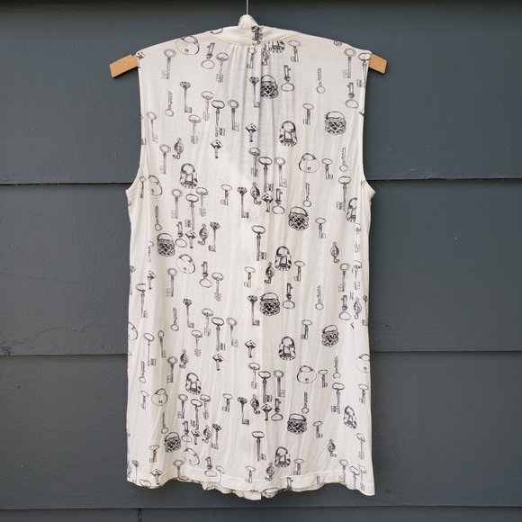 Cabi Keys Please Cream Print Bow Sleeveless Blouse - Picture 10 of 10